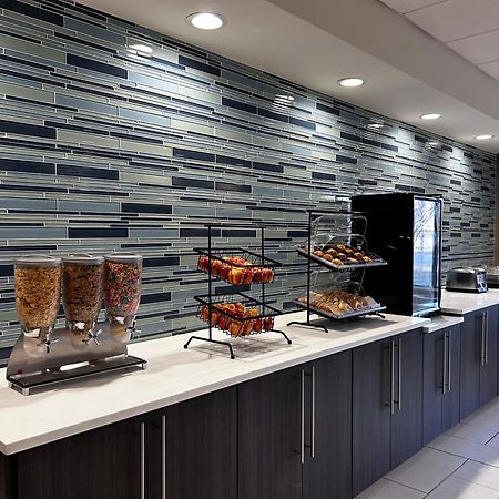 La Quinta Inn By Wyndham Columbia Se Fort Jackson Екстер'єр фото