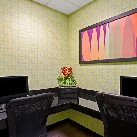La Quinta Inn By Wyndham Columbia Se Fort Jackson Екстер'єр фото
