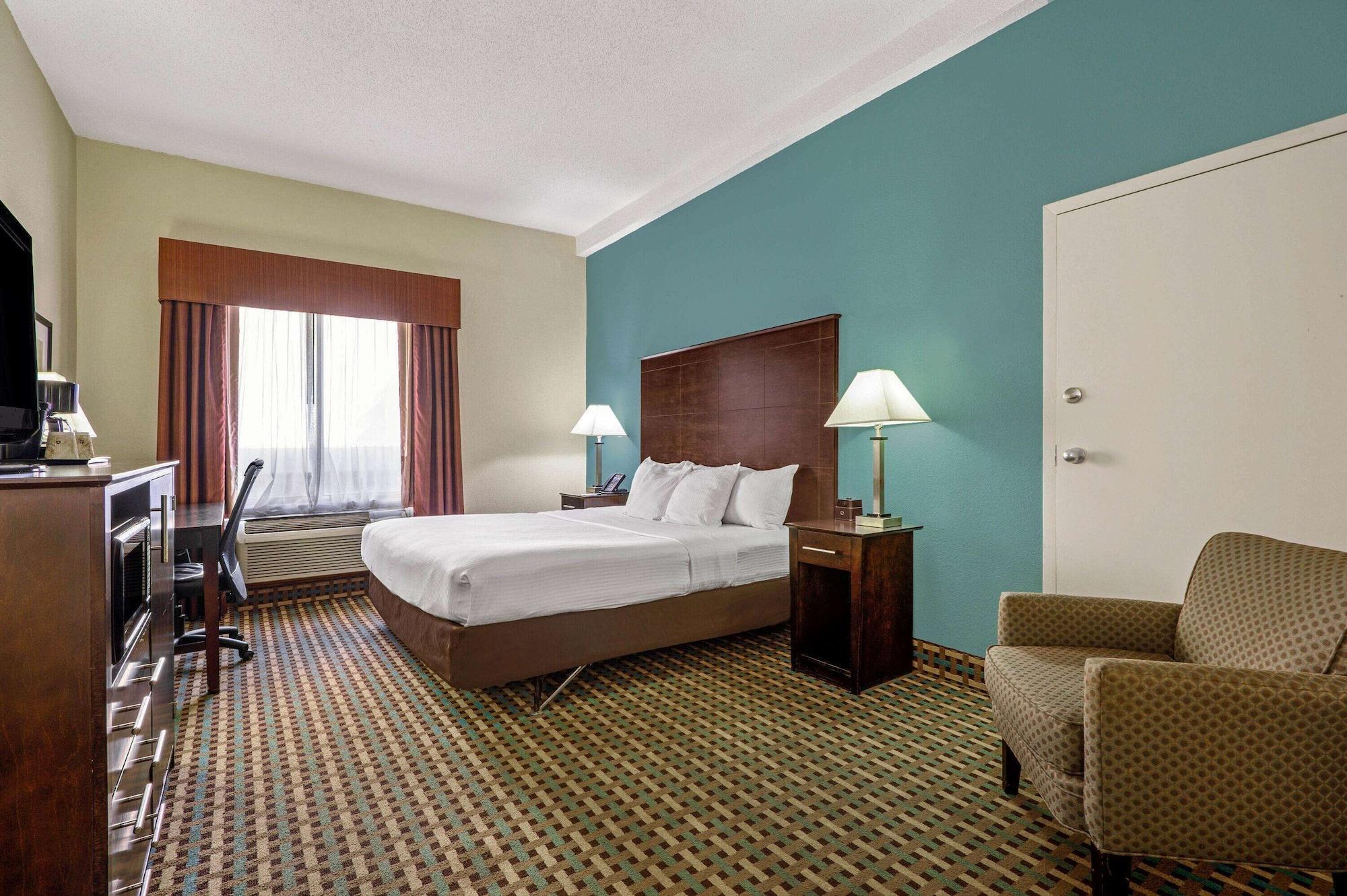 La Quinta Inn By Wyndham Columbia Se Fort Jackson Екстер'єр фото