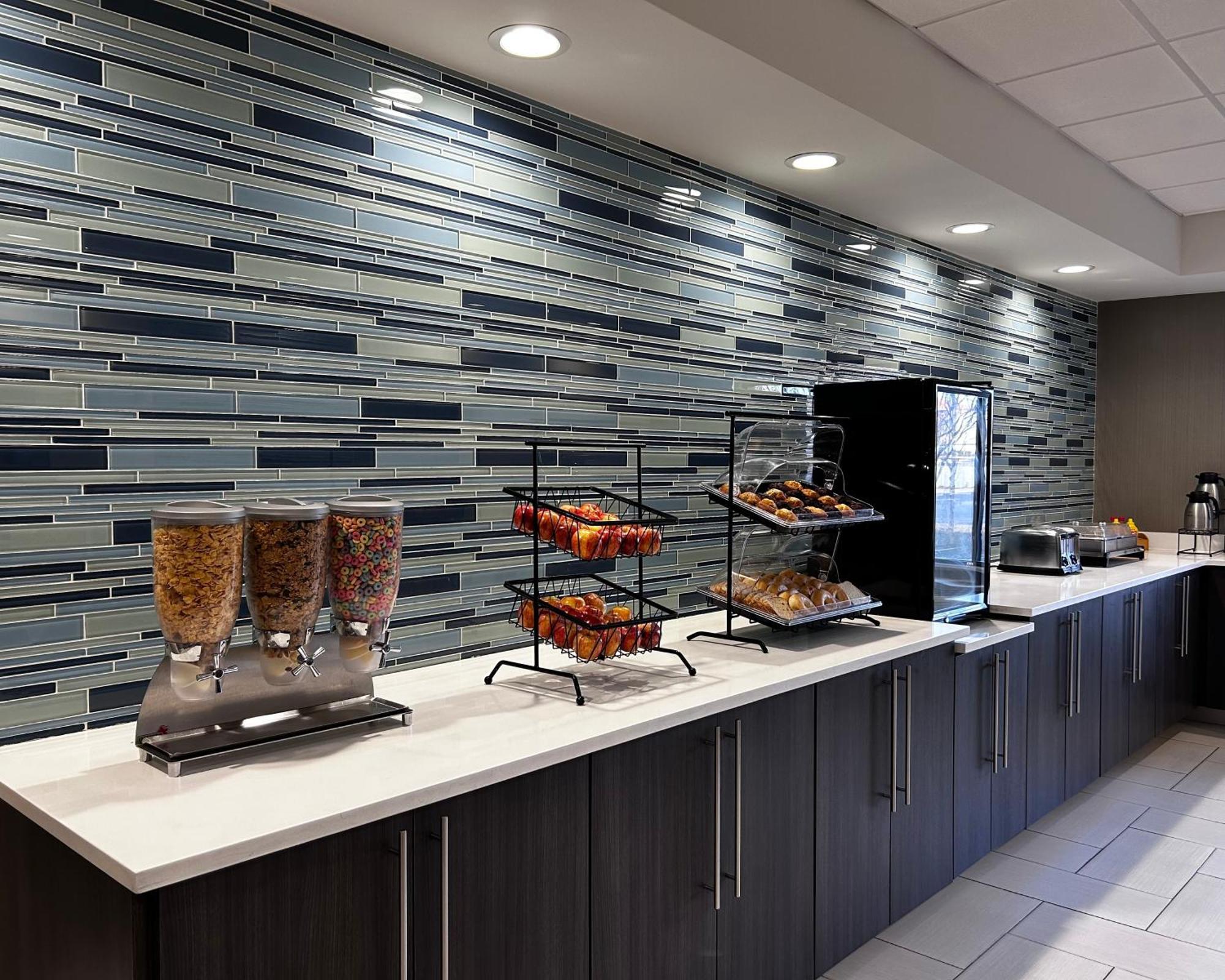 La Quinta Inn By Wyndham Columbia Se Fort Jackson Екстер'єр фото